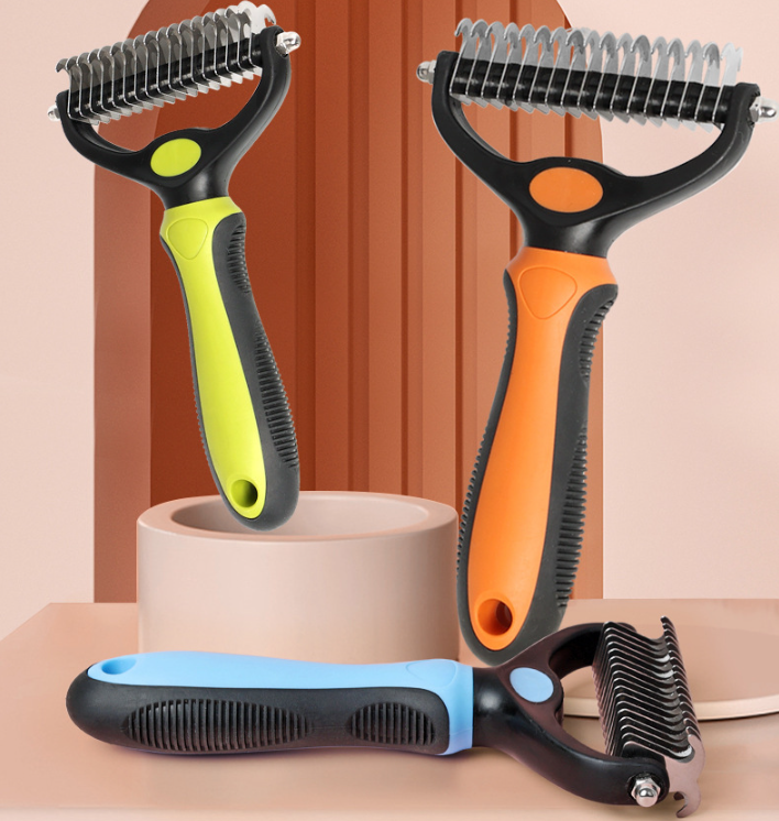 Professional detangling tool for dogs and cats